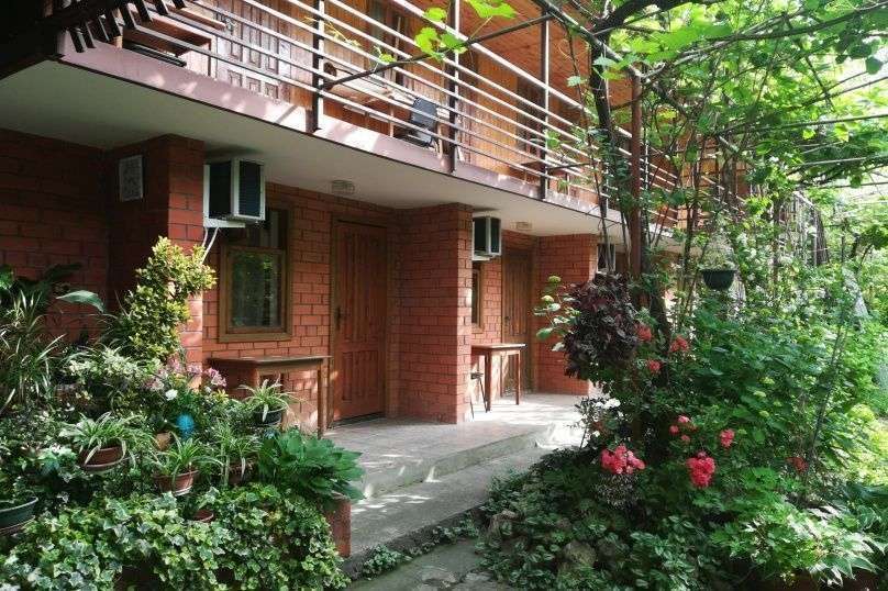 Гостевой дом "Карусель", Лазаревское, ул. Лазарева, д. 124: цены ...